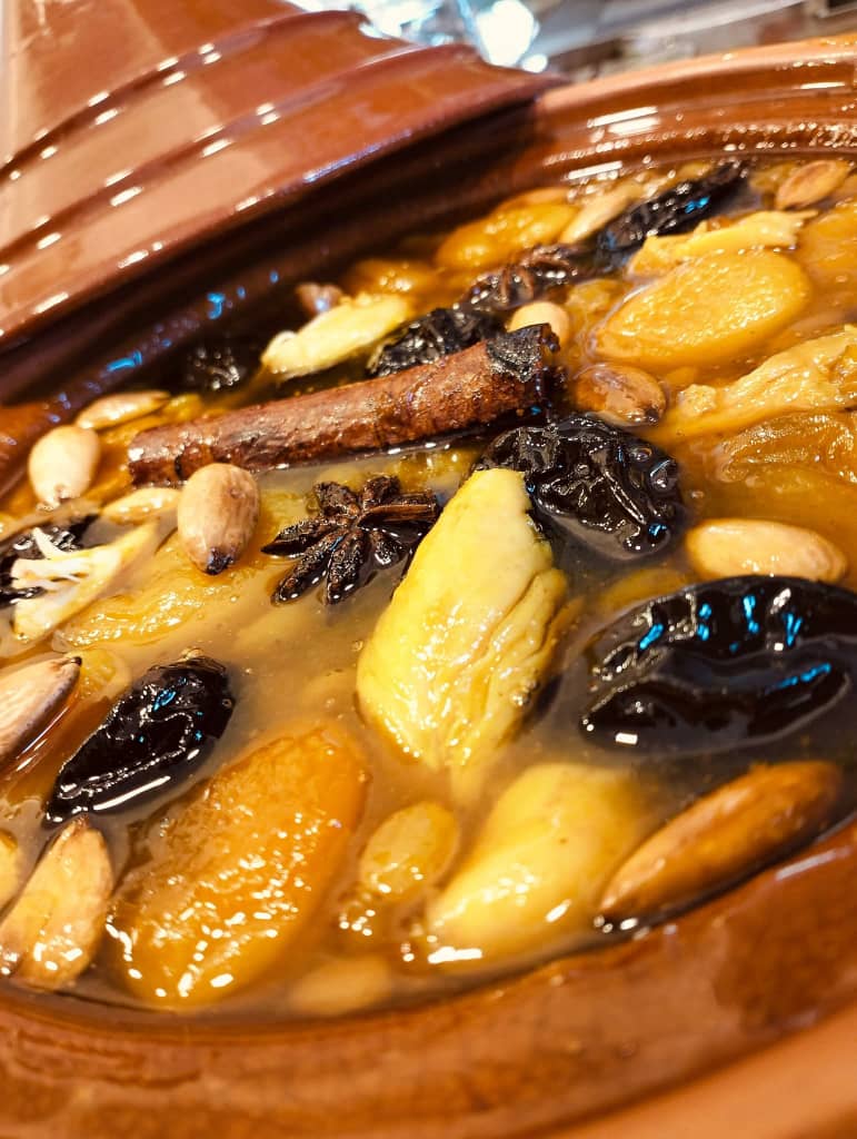 Tajin de pruneaux at amandes